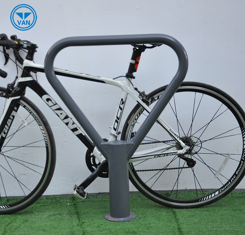 Support de stationnement de vélo triangulaire en métal Support de vélo double au sol à vendre