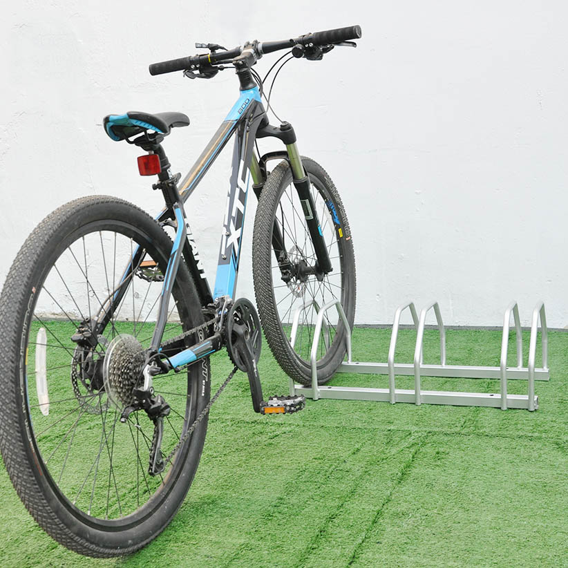Parking d&#39;arrêt de vélo d&#39;argent d&#39;immeuble de bureaux d&#39;acier au carbone