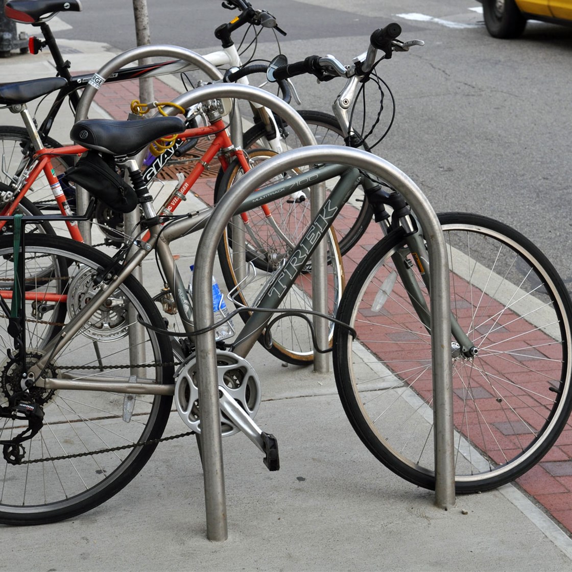 Support à vélo de trottoir d'appartement le moins cher en acier Staniless pour le stationnement de vélos